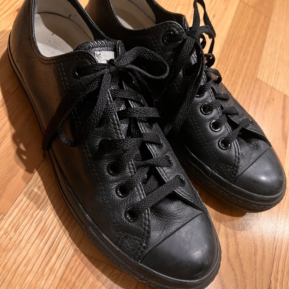 Black leather low cut Chuck Taylor’s